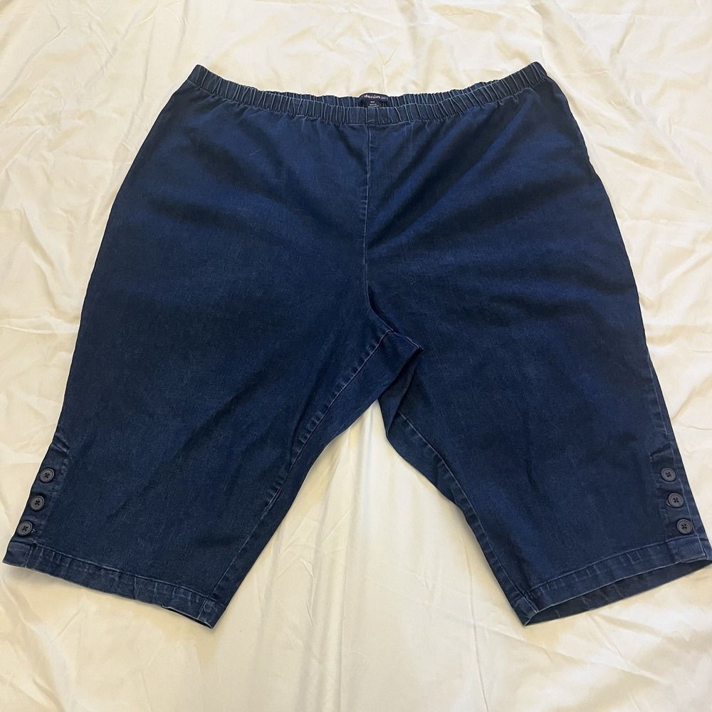 Denim 24/7 Women Plus 36W Blue Jean Shorts‎ Button Side Pull On Elastic Waist